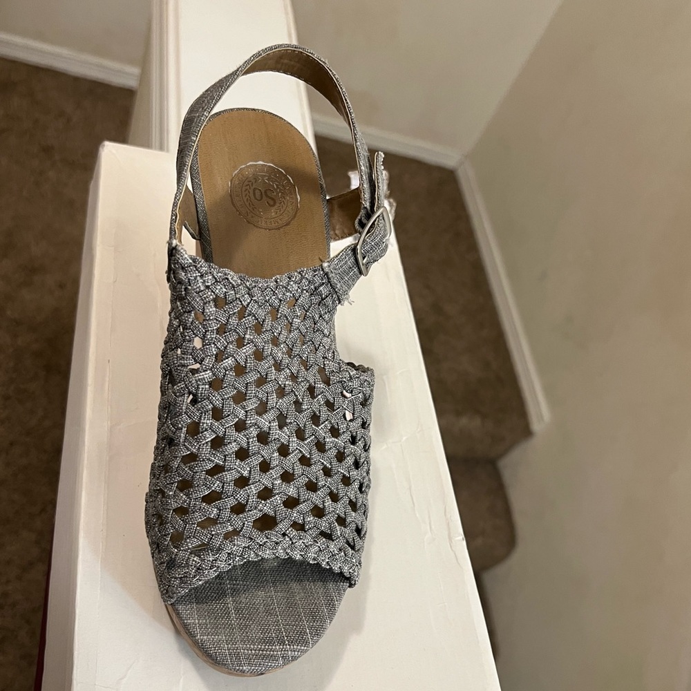 Grey Wedge